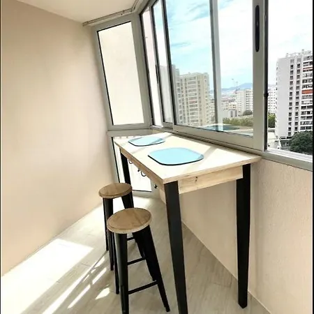 Apartment : Joli Studio Refait A Neuf, Vue Mer Toulon